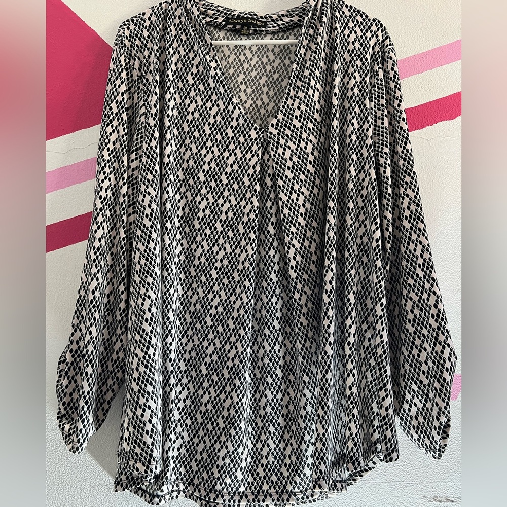 Plus Blouse with floral print with front button V neckline